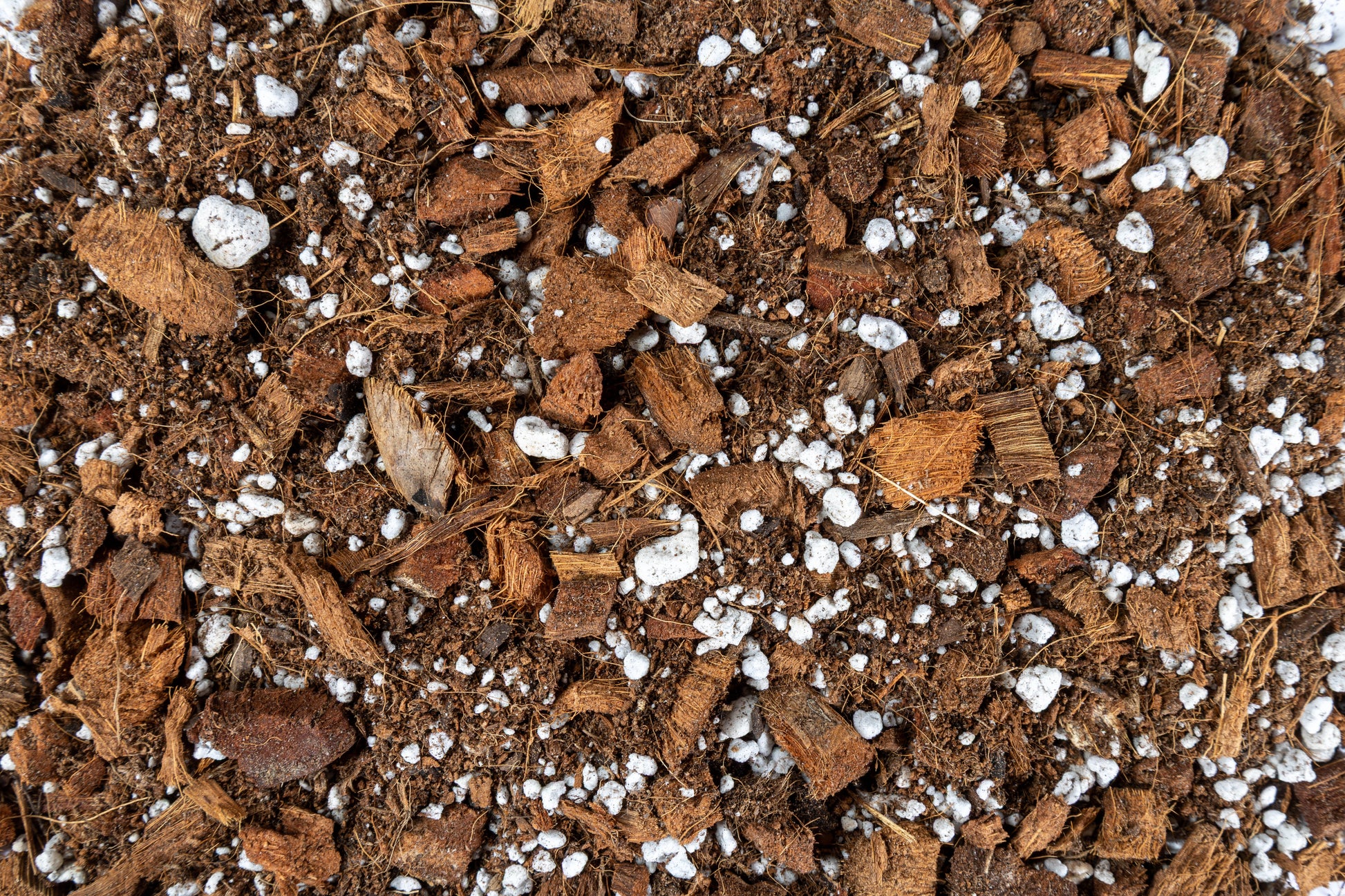Large wicking pot substrate mix with coco chips, perlite, and coco coir for self-watering planters